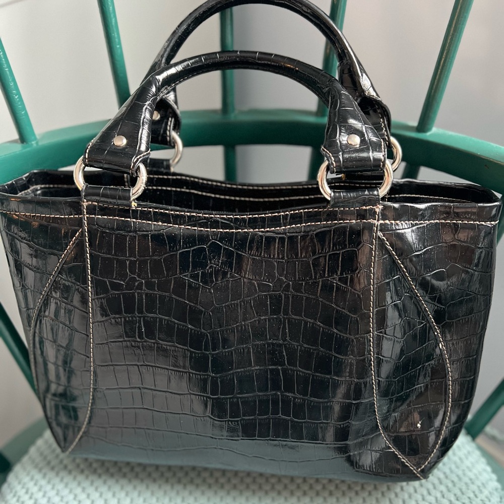 Elegant Black Crocodile-Embossed Women's Bag